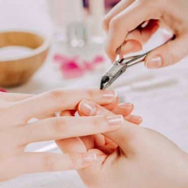 Basic manicure/pedicure
