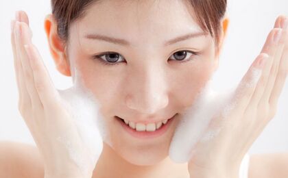 6 tips dưỡng ẩm cho da ngay từ bước rửa mặt theo cách của chuyên gia người Nhật